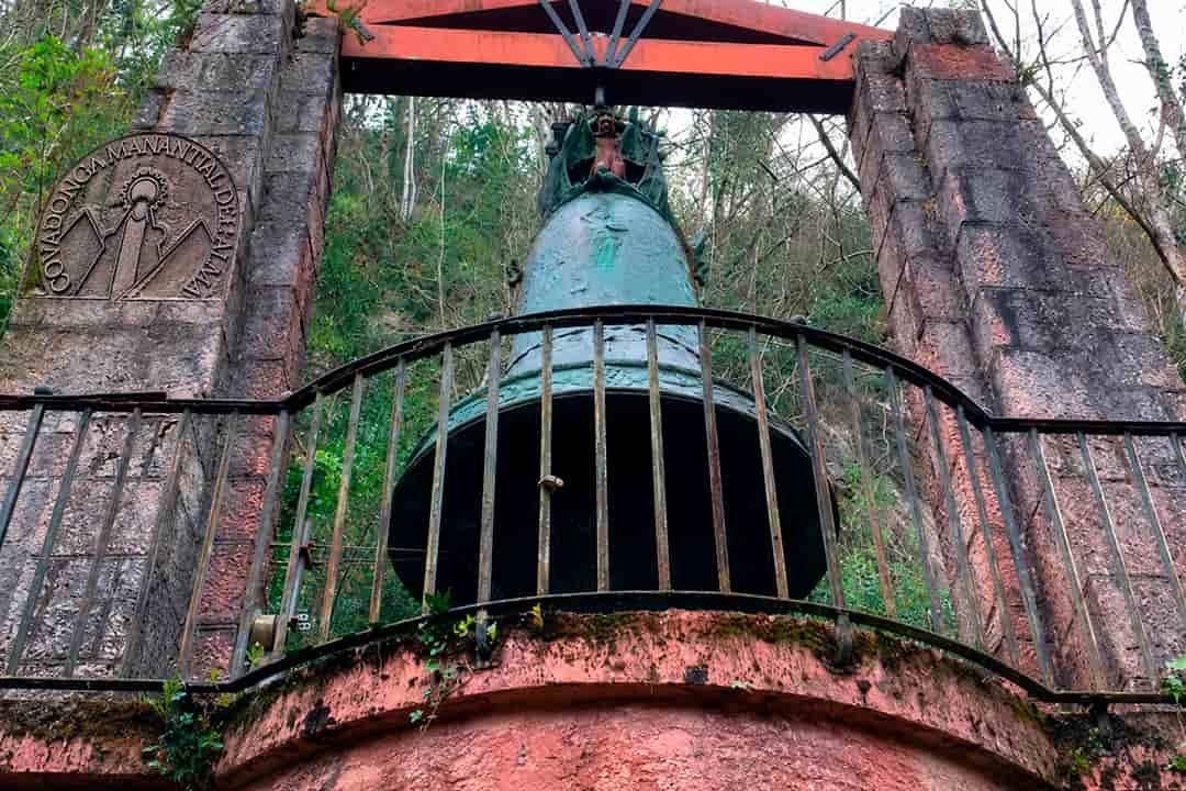 entorno del santuario campanona santuario covadonga