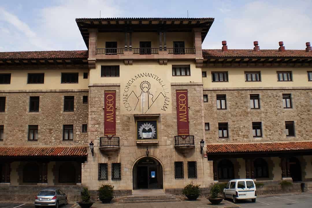 entorno del santuario museo de covadonga